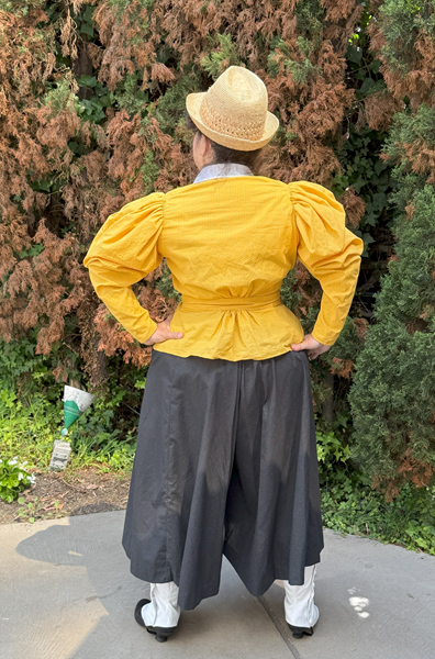 Reproduction 1890s Yellow Cycling. Truly Victorian TV494 Shirtwaist. Truly Victorian TV299 Split Skirt. Laughing Moon B7 Gaiters.