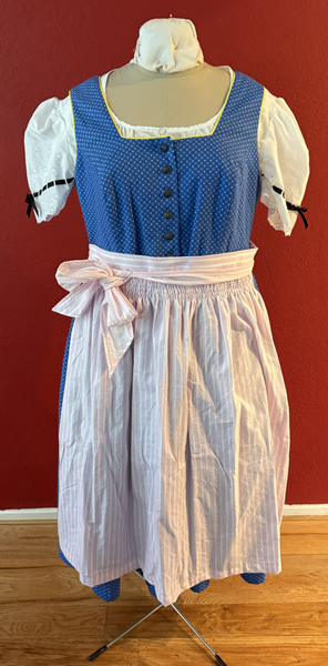 Dirndl Apron Front. Laughing Moon 102 